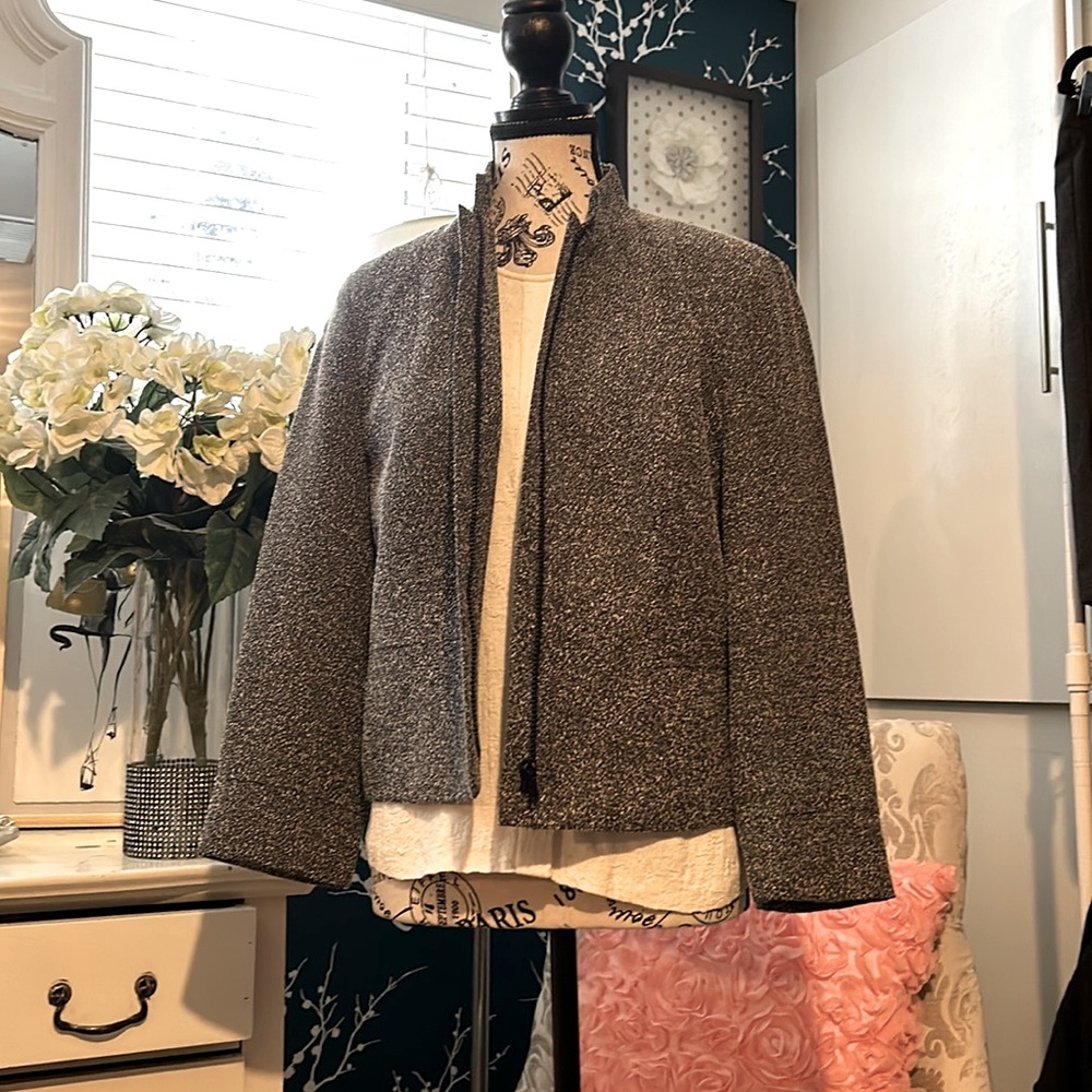 BEAUTIFUL, DELLA SPIGA ITALY, black and white blazer with a black zipper size 4 - Picture 6 of 13